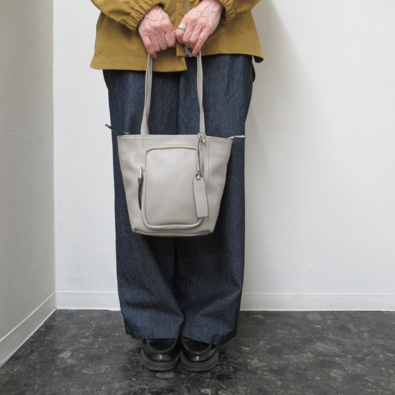 ANTI FARME DESIGN  カウレザーショルダートート /LGY13